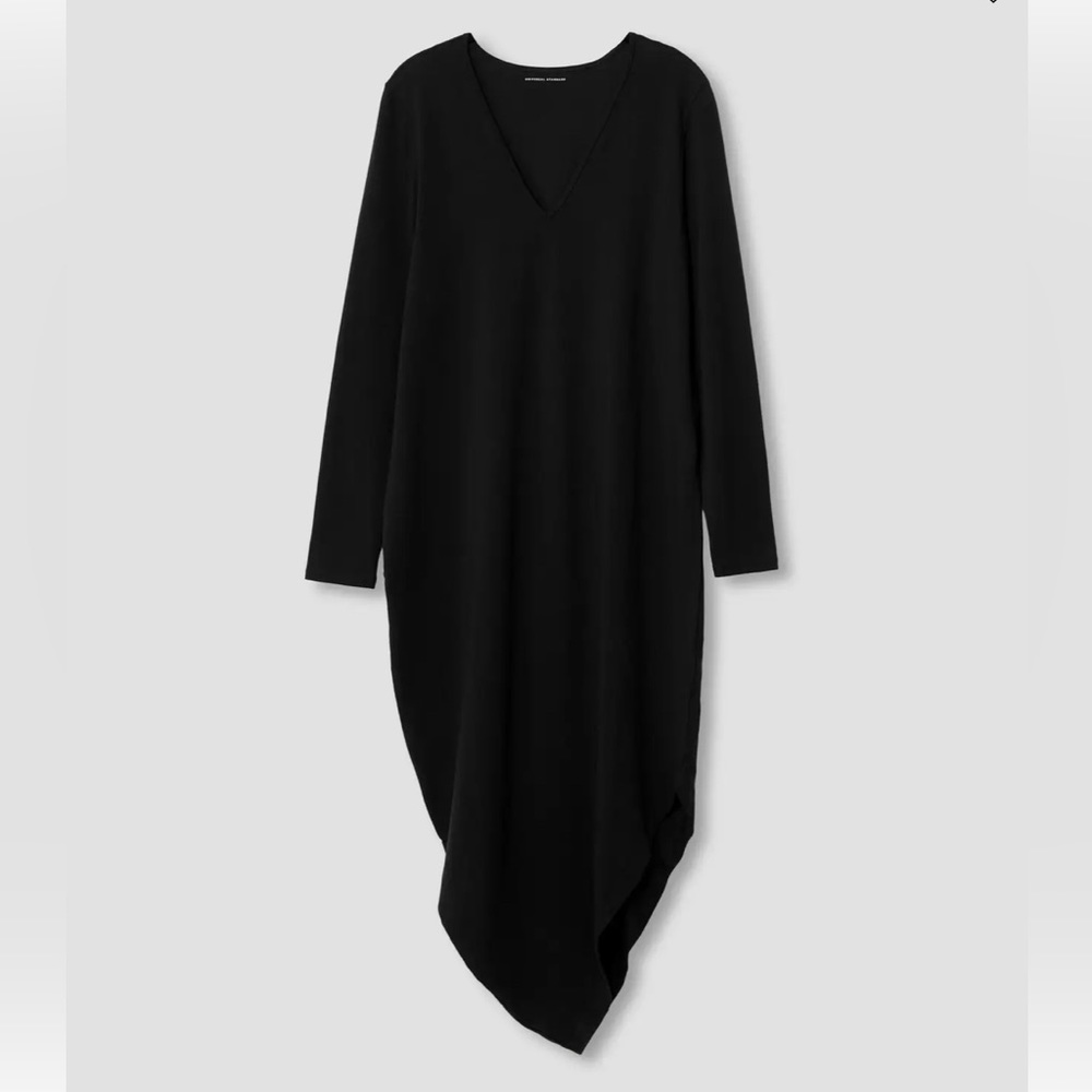 V-neck black Geneva dress - fits 14/16